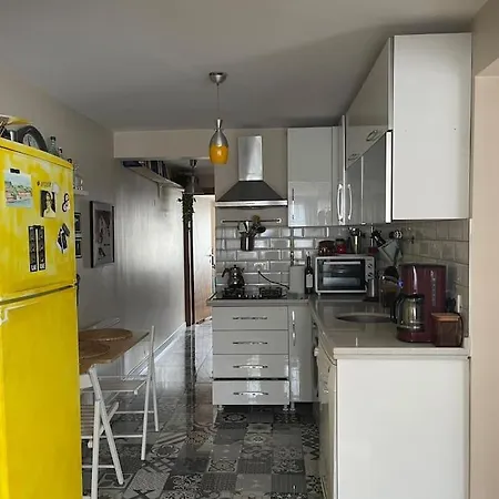 Terrace Flat In The Kadikoy Center